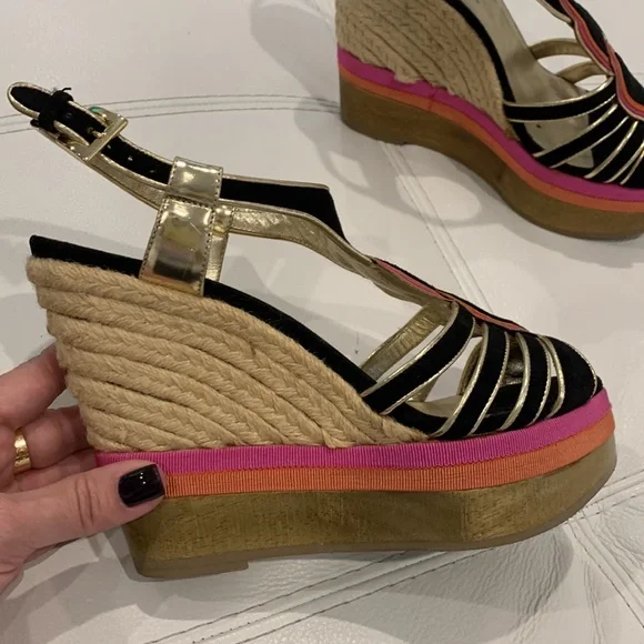 Shoes - Picture 2 of 7